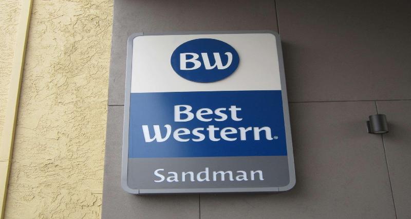 فندق على الطريق Best Western Sandman