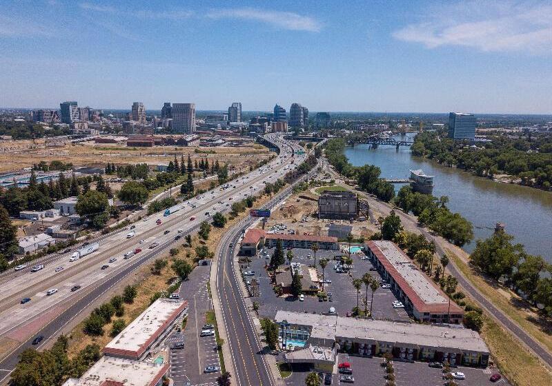 فندق على الطريق Best Western Sandman