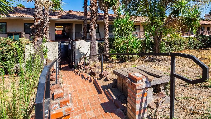 فندق على الطريق Best Western Sandman