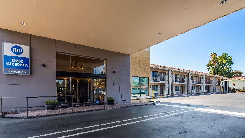 فندق على الطريق Best Western Sandman
