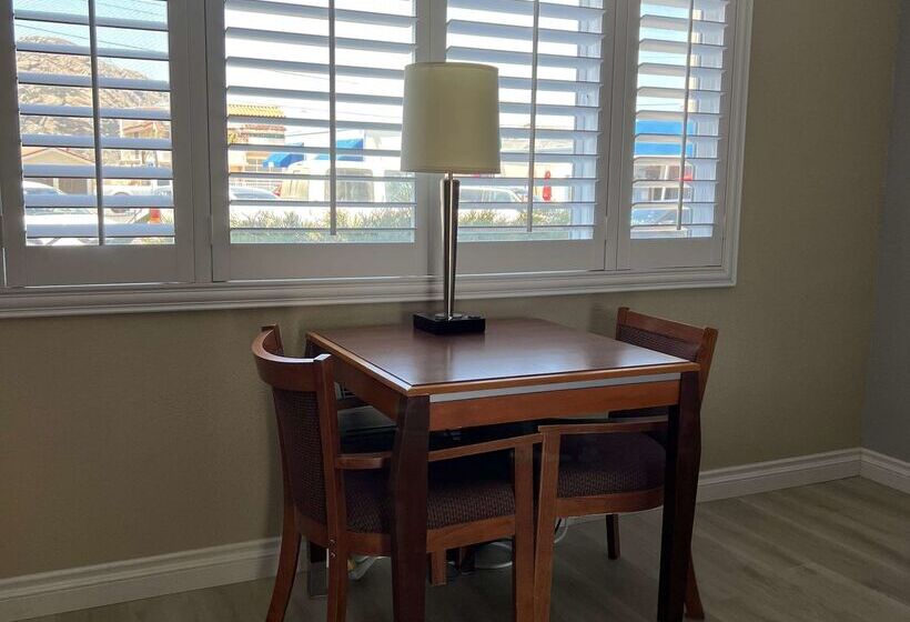 فندق على الطريق Best Western Tradewinds