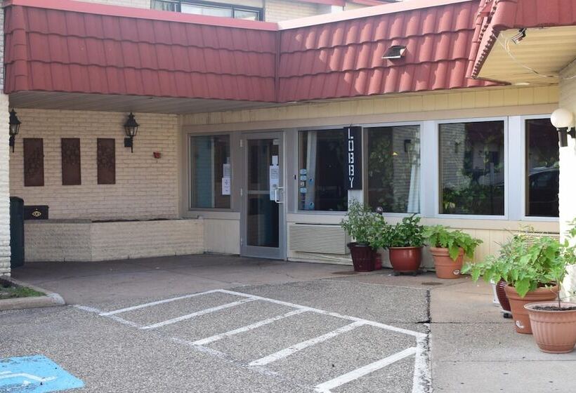 فندق على الطريق Regency Inn And Suites