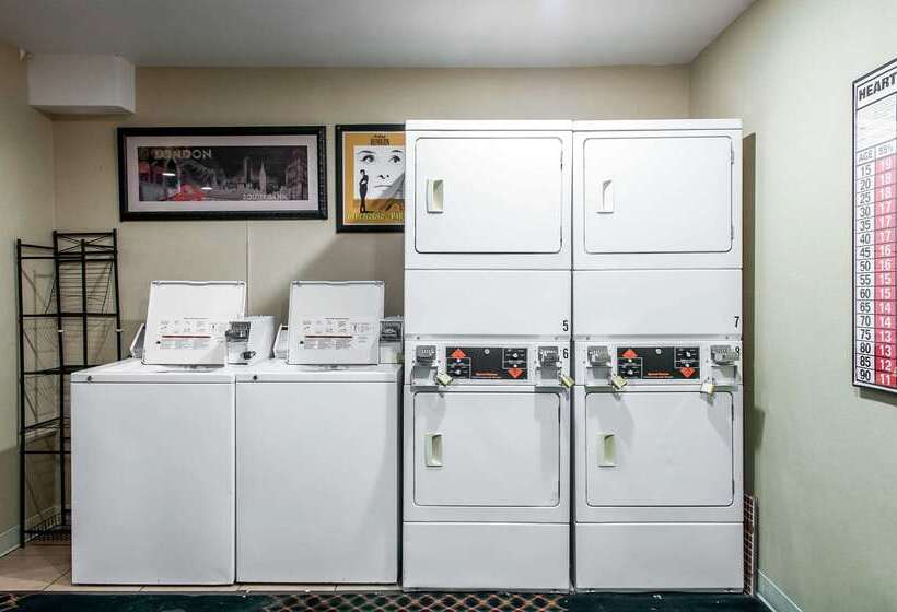 Мотель Rodeway Inn East