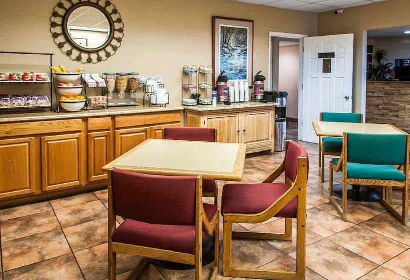 Мотель Rodeway Inn East