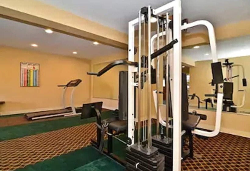 Мотель Rodeway Inn East