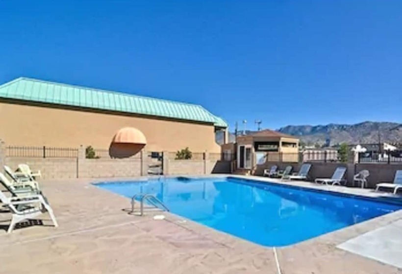 Мотель Rodeway Inn East