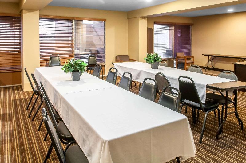 Мотель Rodeway Inn East