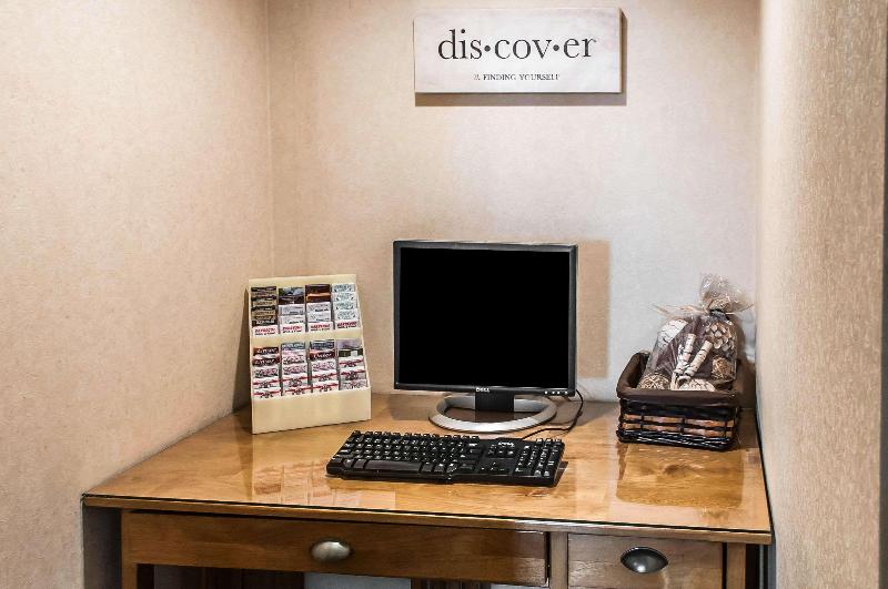 Мотель Rodeway Inn East