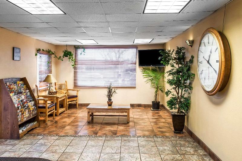 Мотель Rodeway Inn East