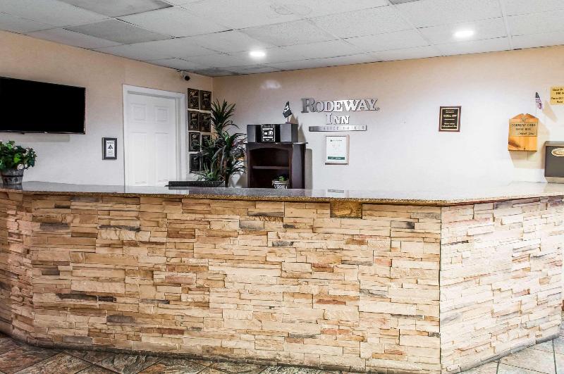 Мотель Rodeway Inn East