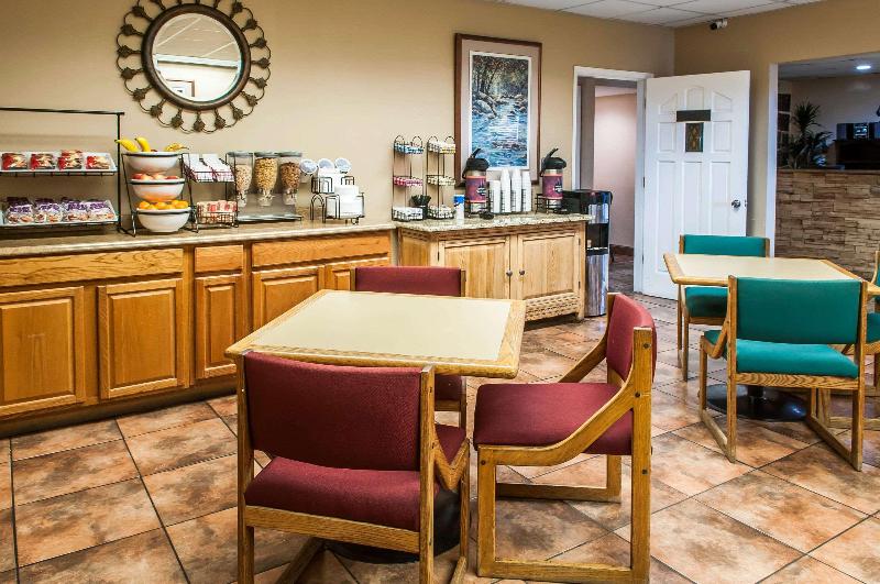 Мотель Rodeway Inn East