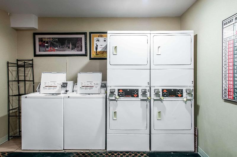 Мотель Rodeway Inn East