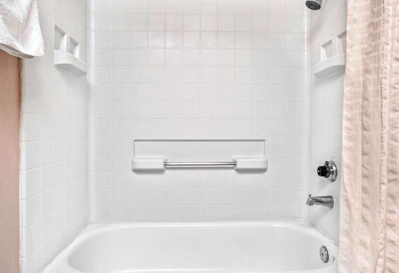 فندق على الطريق Super 8 By Wyndham Upland Ontario Ca