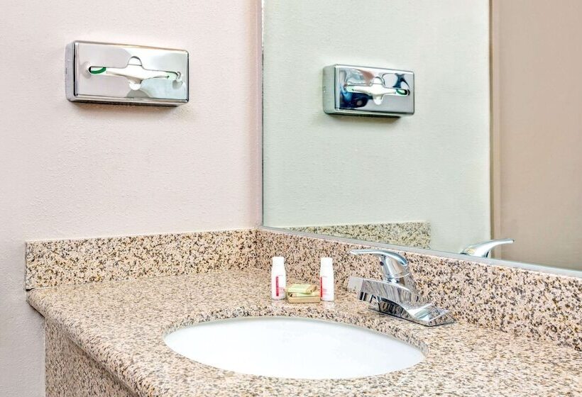 فندق على الطريق Super 8 By Wyndham Upland Ontario Ca