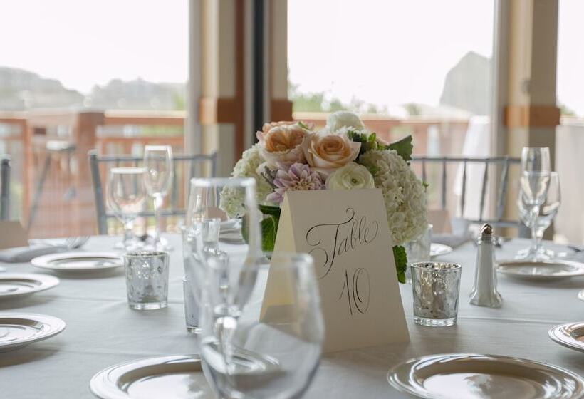 فندق على الطريق Surfsand Resort