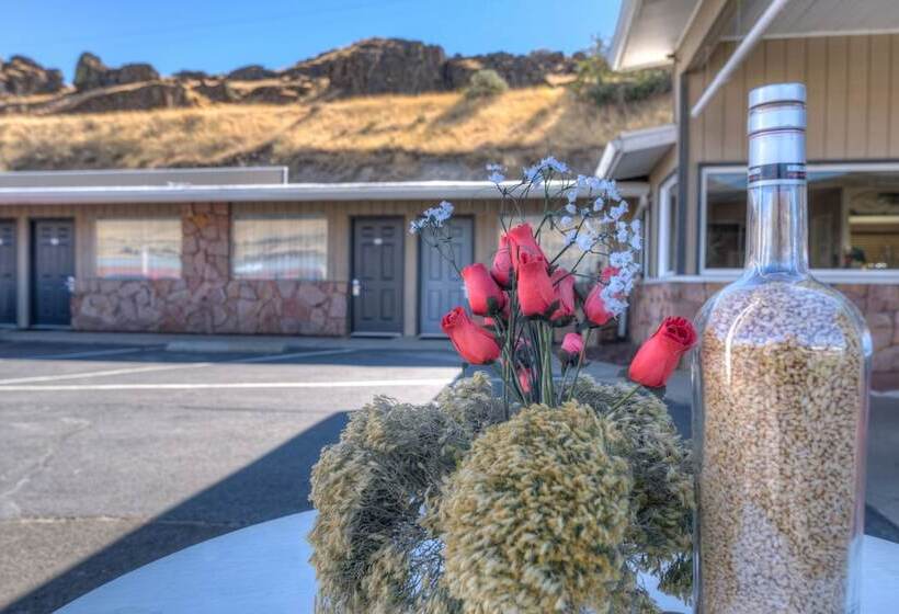 فندق على الطريق Three Rivers Inn