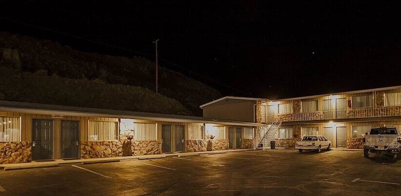 فندق على الطريق Three Rivers Inn