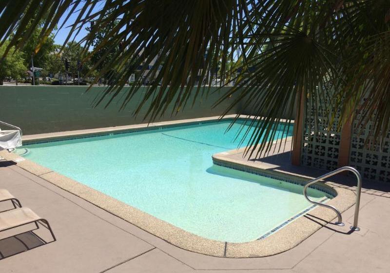 فندق على الطريق Thunderbird Lodge