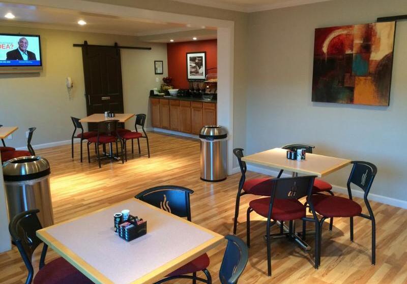 فندق على الطريق Thunderbird Lodge