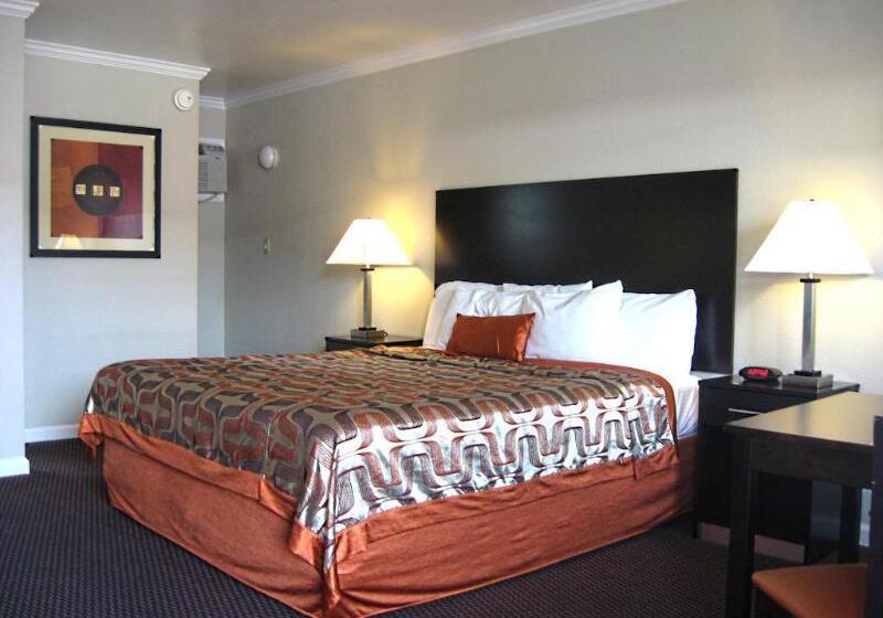 فندق على الطريق Thunderbird Lodge