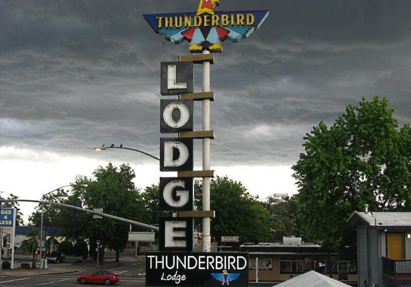 فندق على الطريق Thunderbird Lodge