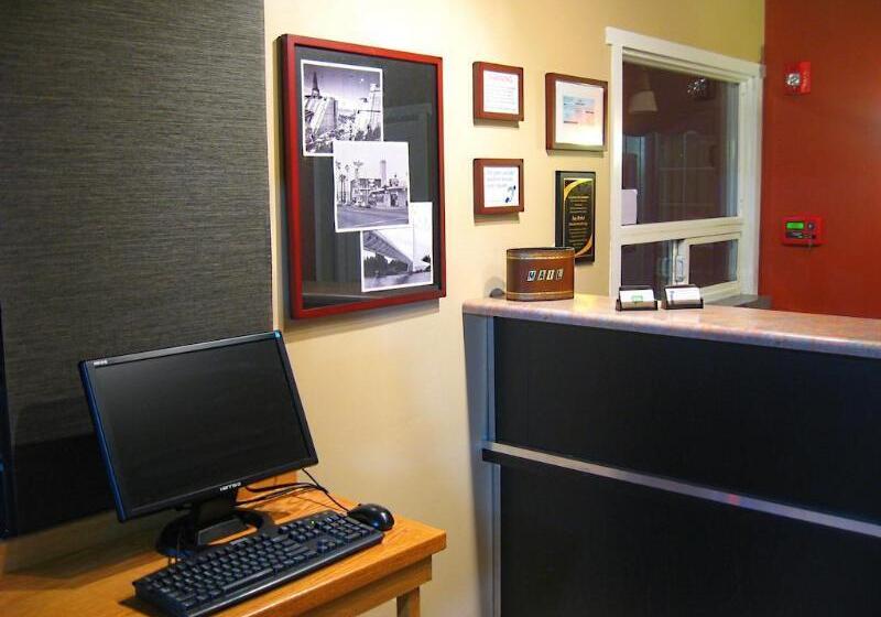 فندق على الطريق Thunderbird Lodge