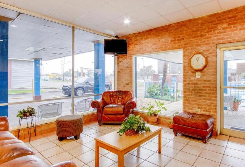 מוטל Town House Airport