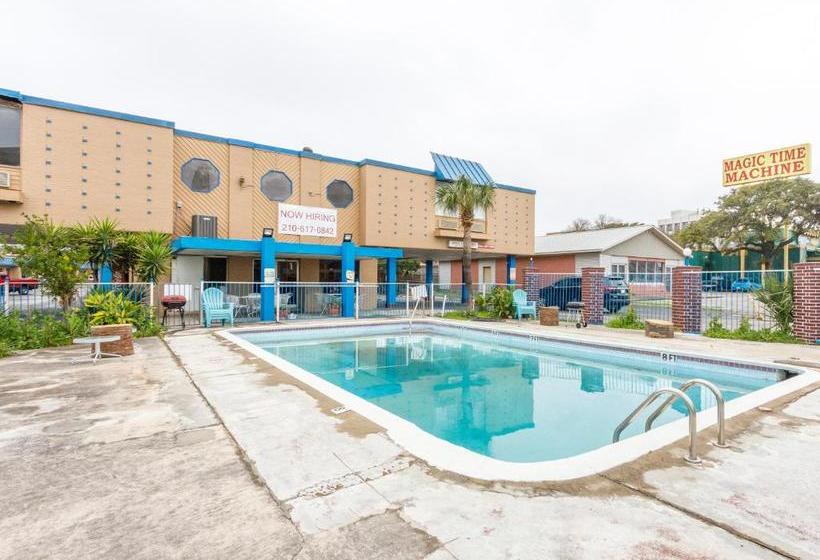 מוטל Town House Airport