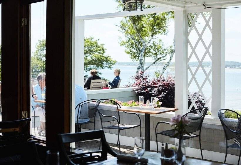 منتجع Black Point Inn