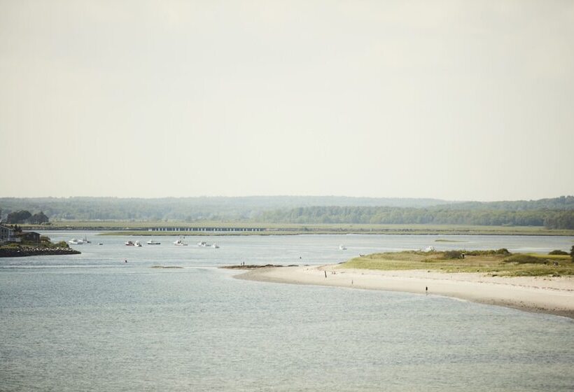 منتجع Black Point Inn