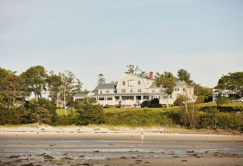 منتجع Black Point Inn