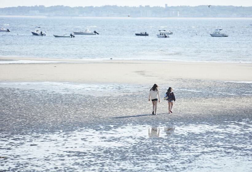 منتجع Black Point Inn