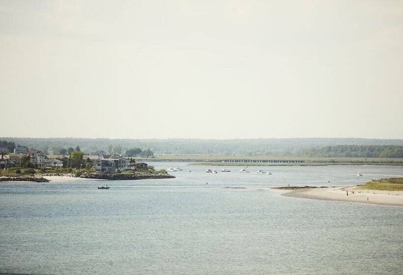 منتجع Black Point Inn