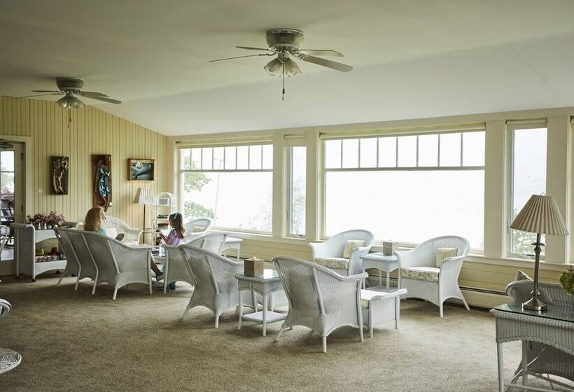 منتجع Black Point Inn