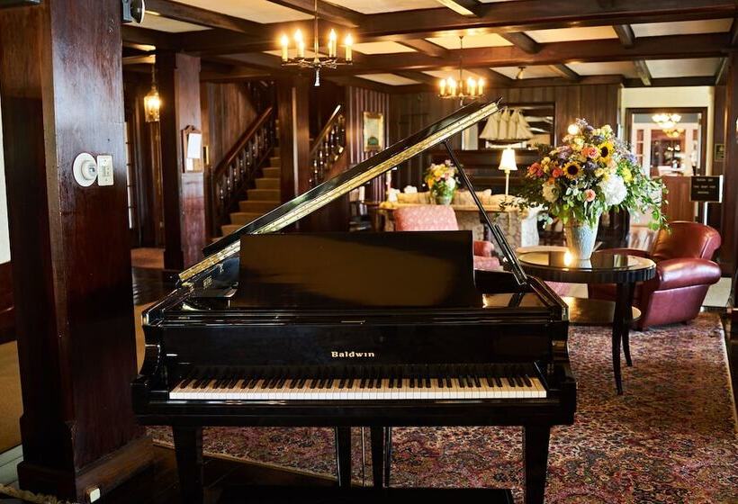 منتجع Black Point Inn