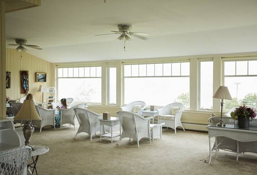 منتجع Black Point Inn