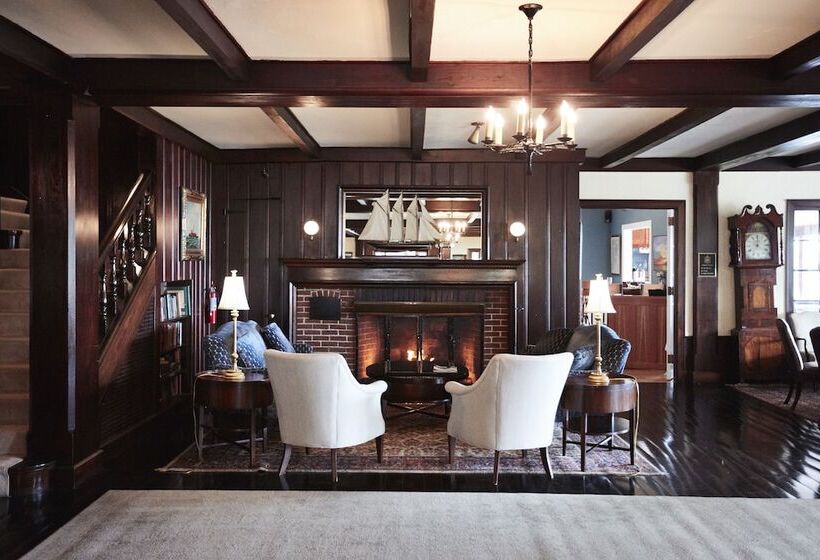 منتجع Black Point Inn