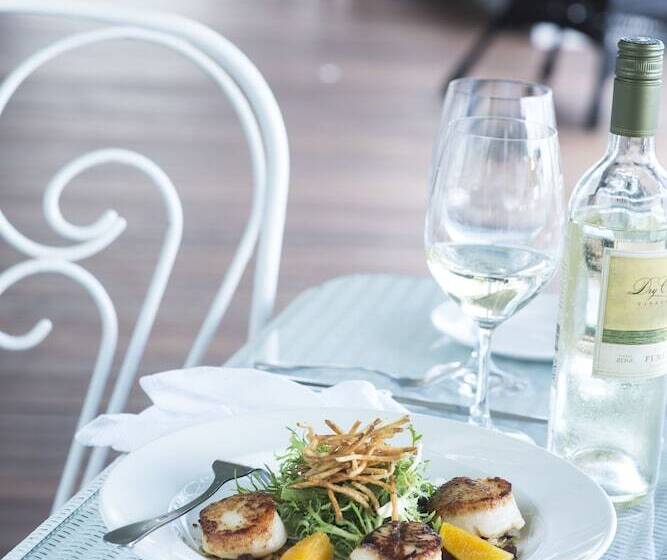 منتجع Black Point Inn