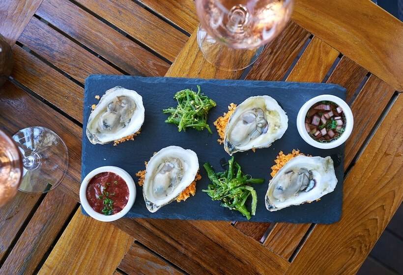 منتجع Black Point Inn