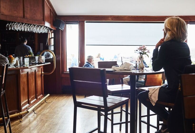 منتجع Black Point Inn