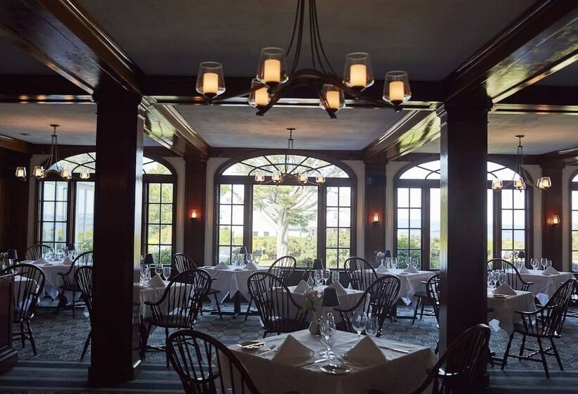 منتجع Black Point Inn