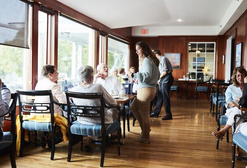 منتجع Black Point Inn