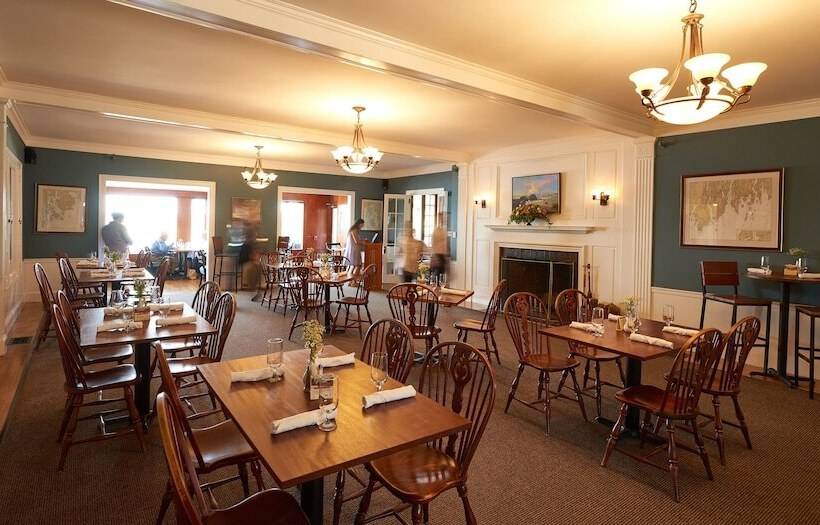 منتجع Black Point Inn