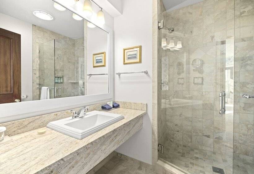 منتجع Black Point Inn