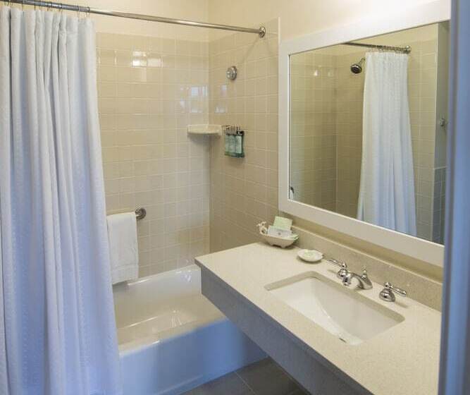 منتجع Black Point Inn