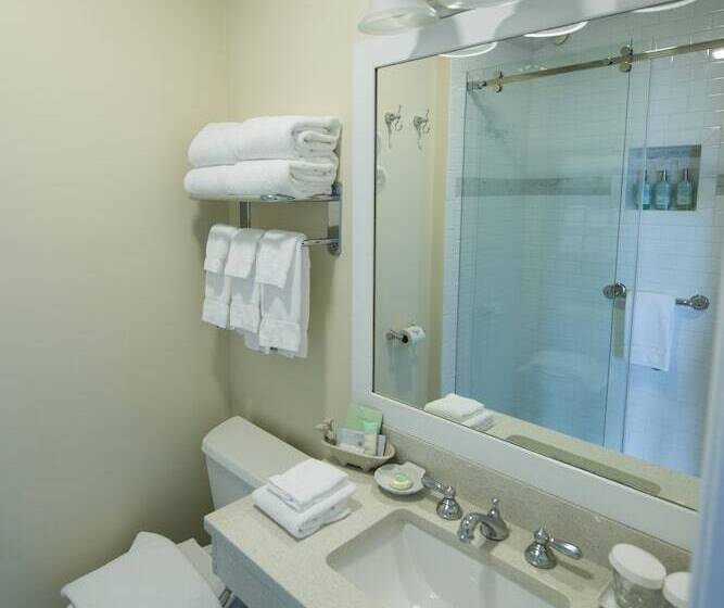 منتجع Black Point Inn