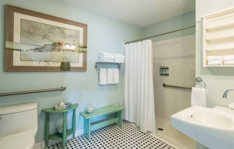 منتجع Black Point Inn