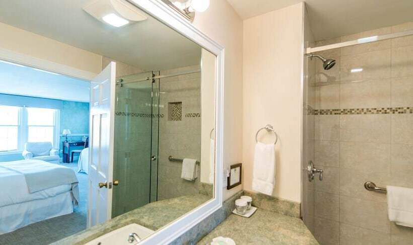 منتجع Black Point Inn