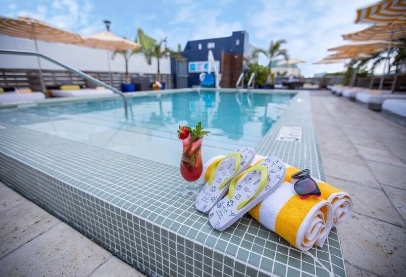 منتجع Catalina Hotel & Beach Club
