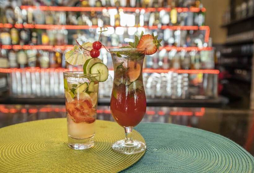 Курорт Catalina Hotel & Beach Club